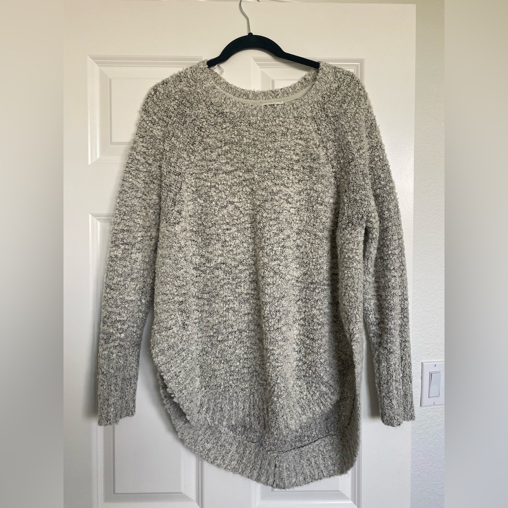 Oversized gray knit sweater